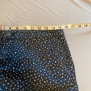 Volcom black and white short shorts